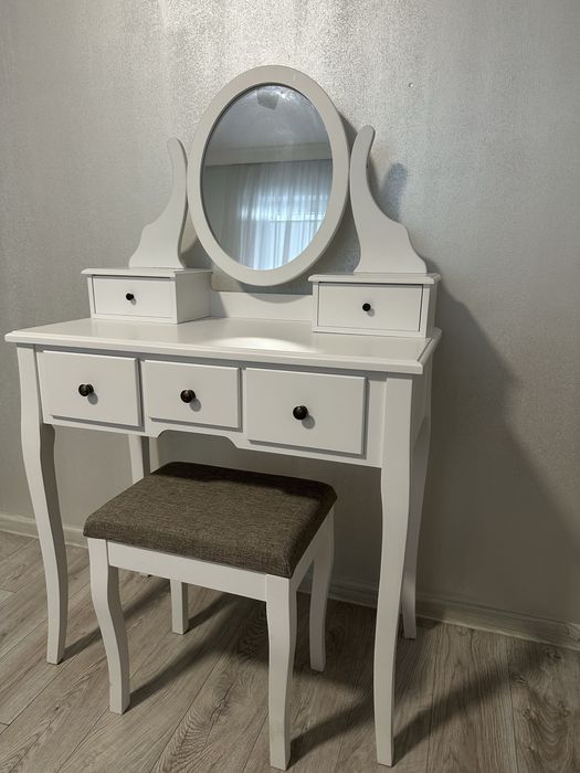 SET masuta machiaj+taburet MALLING JYSK