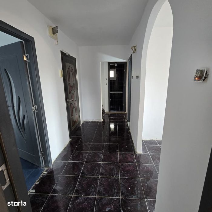 Apartament 3 camere PC et. 2 Velența cu îmbunătățiri, imediat ocupabil — fotografia 1