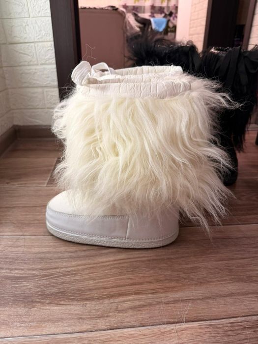 Продам зимние уги черные и белые