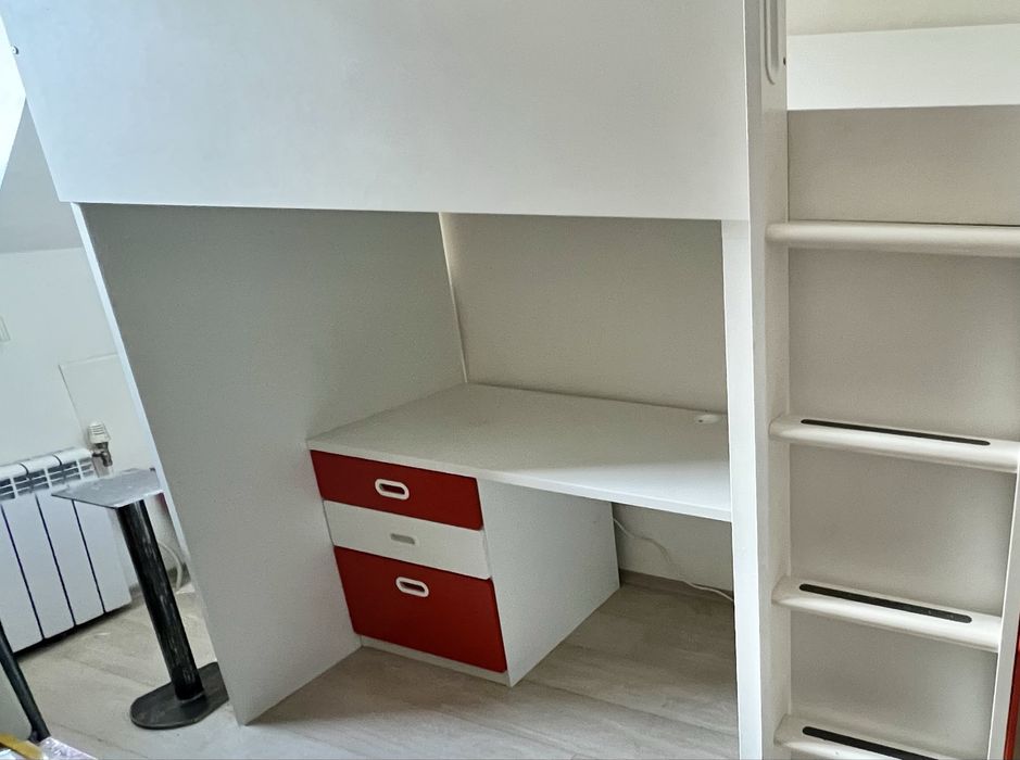 Детско двуетажно легло с вградено бюро и гардероб