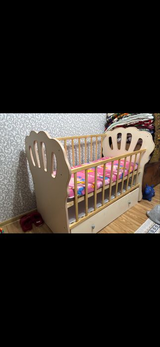 Продам детскую кроватку