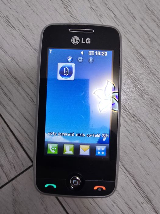 Vand telefoane de colecție.