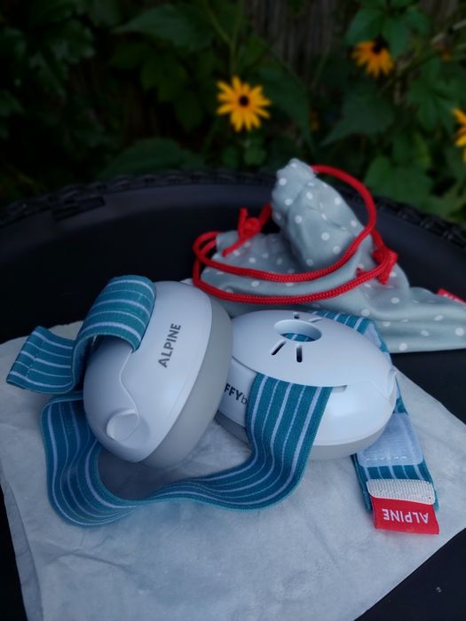 Casti antifonice bebelus