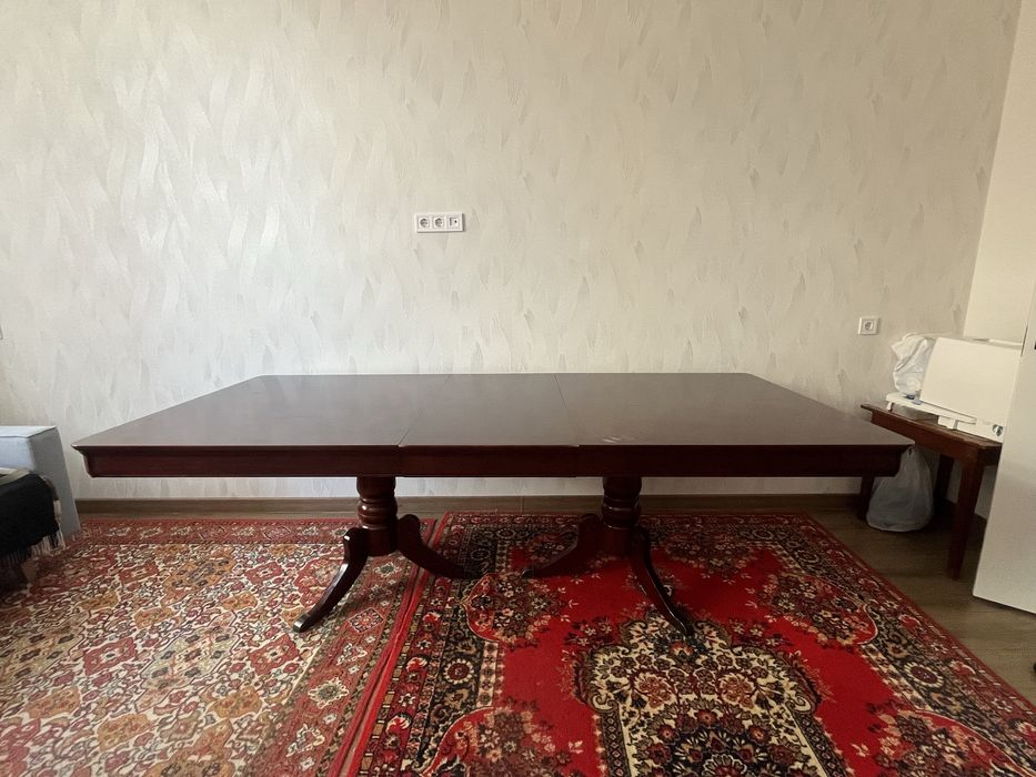 Продам стол в гостинную