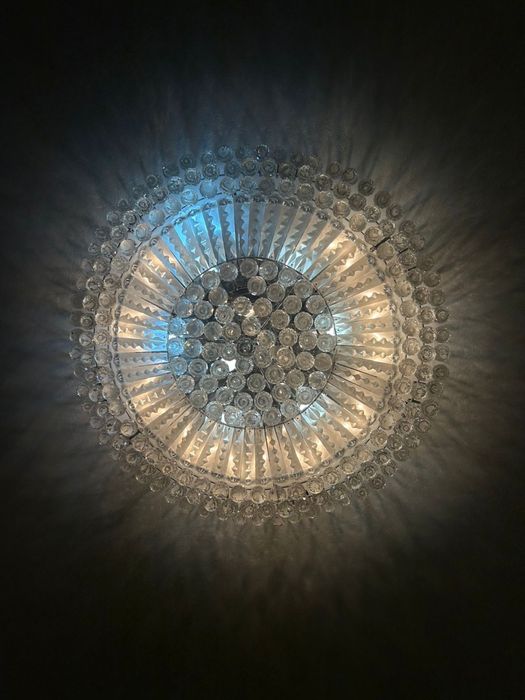 Продам хрустальную люстру