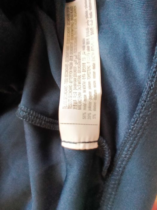 Спортен екип тъмно син с бели кантове