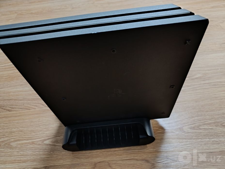 Продаю свою ps 4 pro 1 tr.