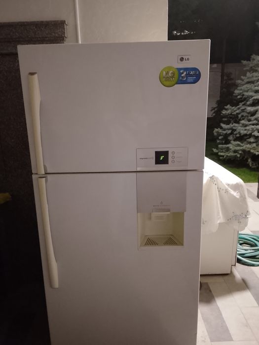Продаются холодильники LG и газовая плита