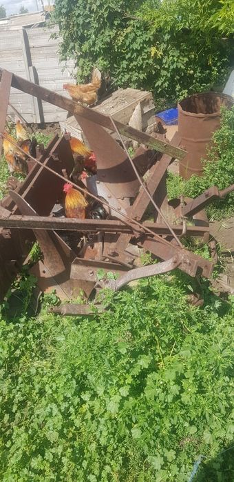 Подвесной плуг для трактора ,два лемеха