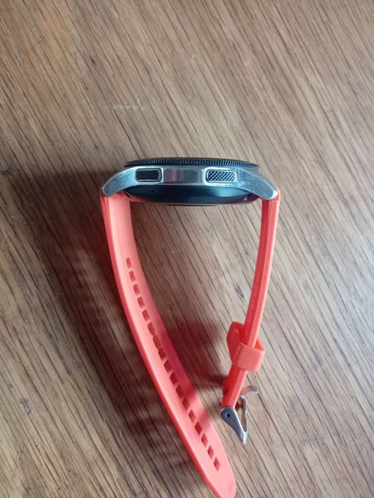 Samsung Watch model SM-R800