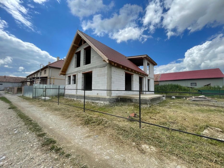 Casă nouă de vânzare la Sâncrāieni