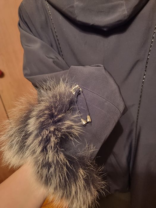 Женская куртка с капюшоном