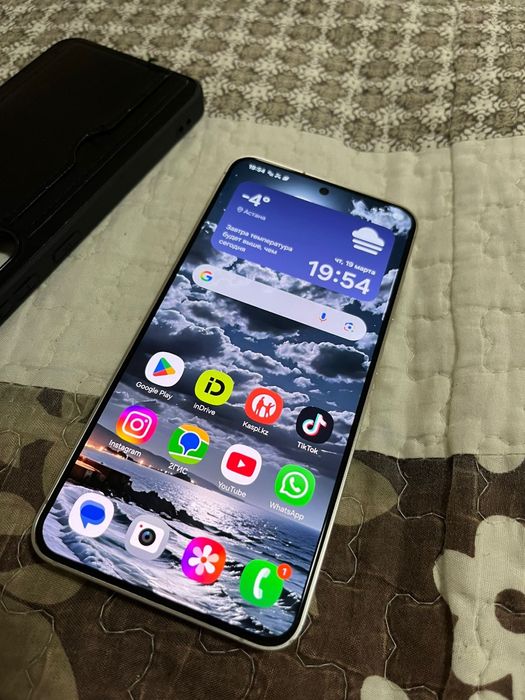 Самсунг S24 2024