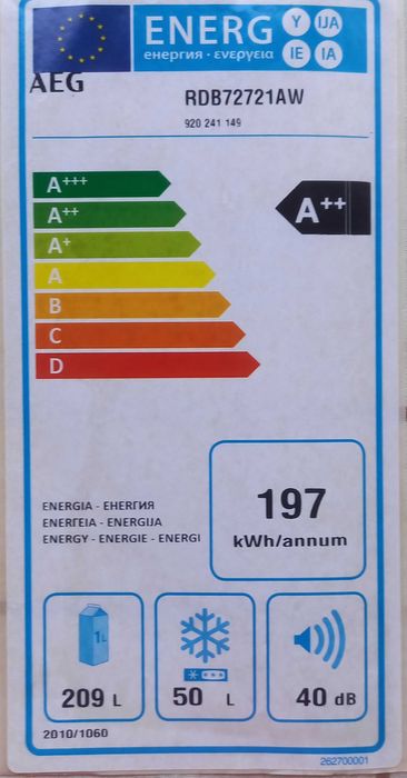 Продавам хладилник "АЕG" с отделна камера - НОВ!