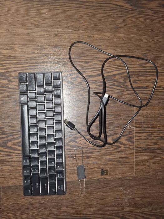 Tastatura mecanica gaming qwertykey H61 split stare excelenta folosita 1 an