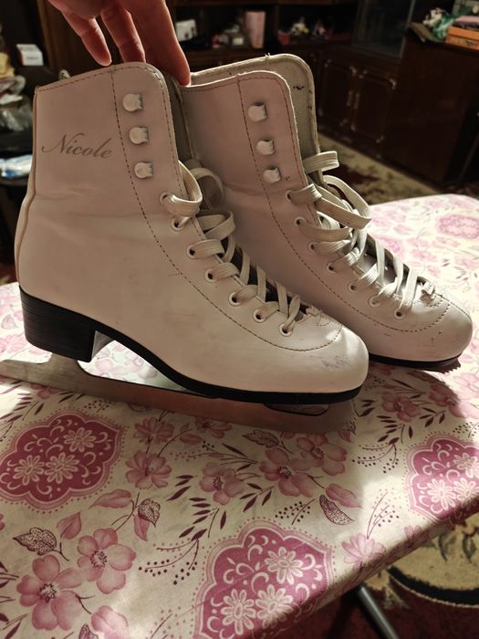 Продам   коньки.