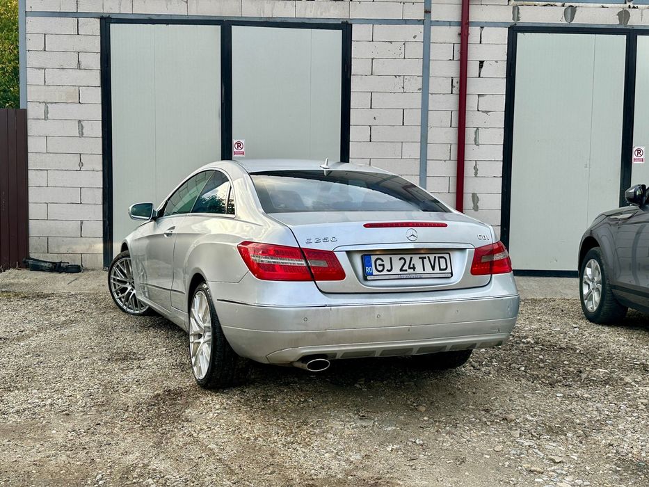 Vând Mercedes E Class Coupe