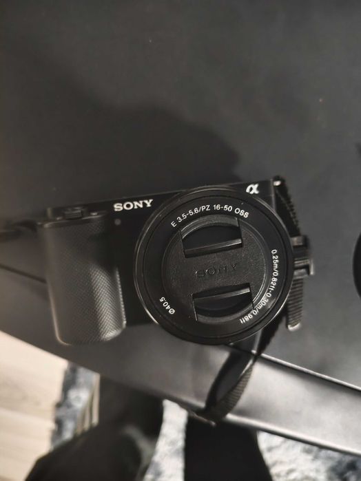Vând aparat foto Sony ZV-E10 cu obiectiv preț negociabil