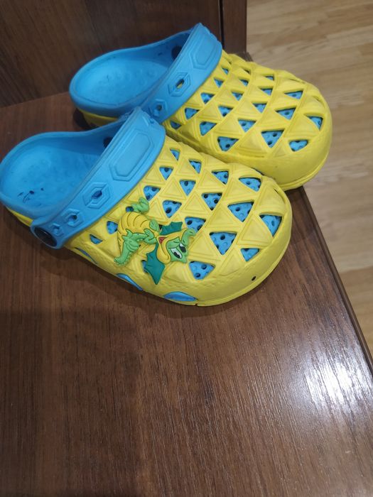 Отдам Детские кроксы