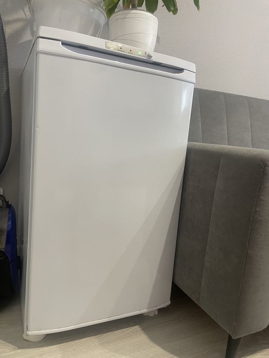 Продам компактный морозильник