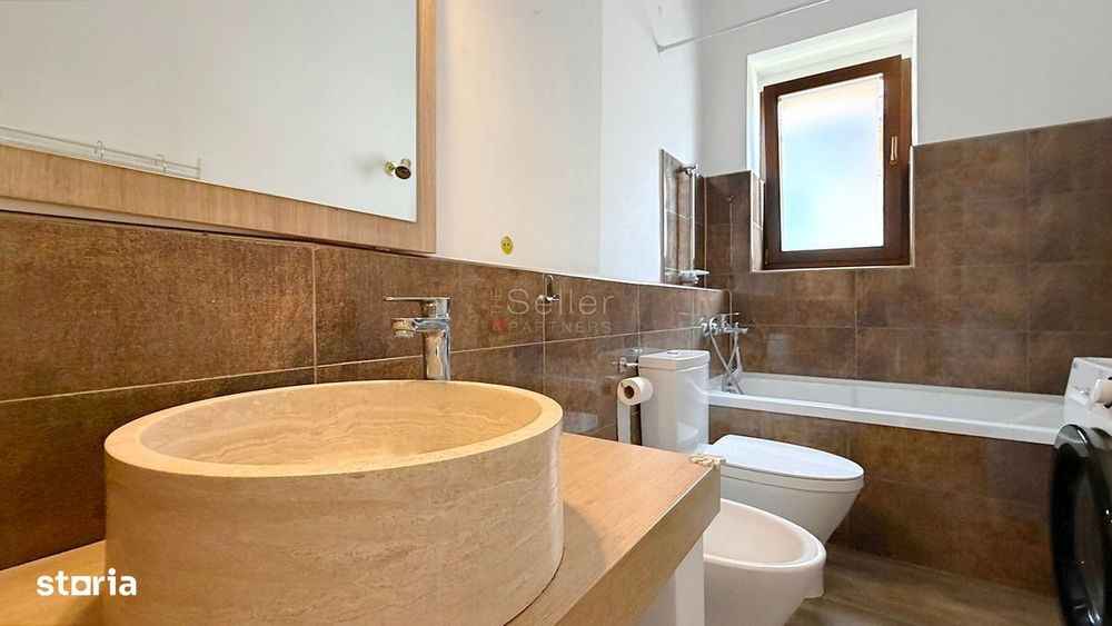 Apartament cu Acces la Curte Garaj Inclus