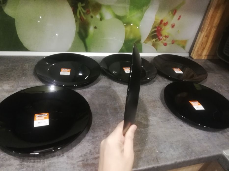 11,50 евро,  за 6 броя нови чинии,  марка  Аркопал,  с етикет