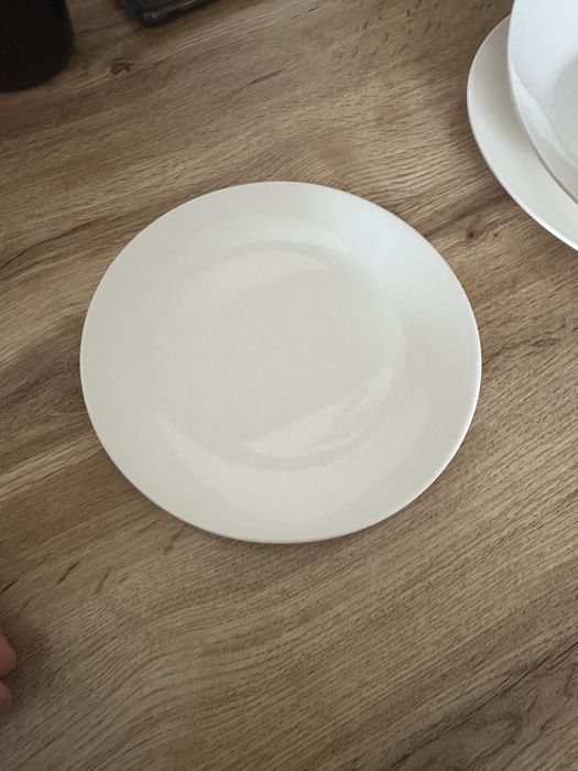 Продам тарелки разных видов белые все