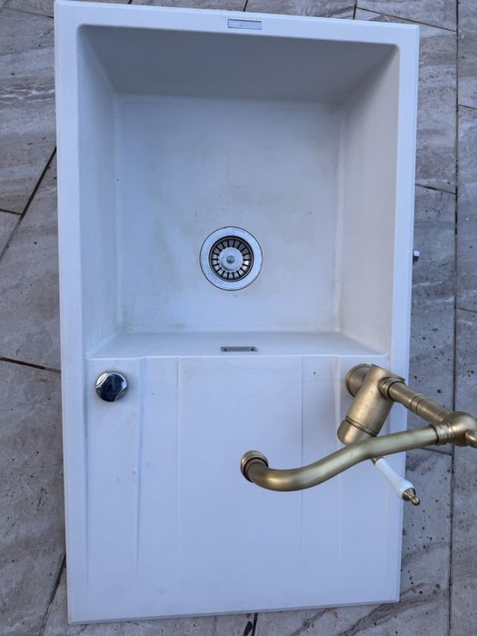 Мивка със смесител