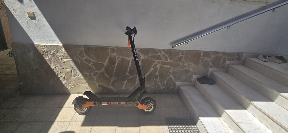 Продава се електрическа тротинетка Kukirin G3