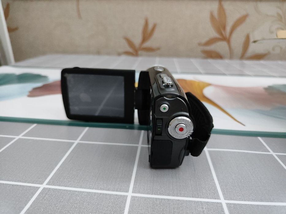 Фотокамера сотилади