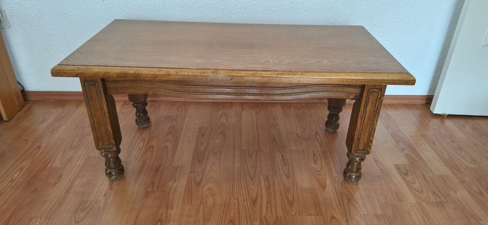 Frigider și măsuță living