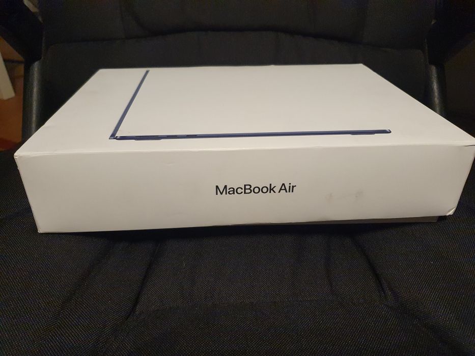 MacBook Air M4 13 Midnight nou
