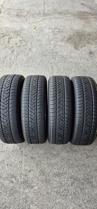 4 anvelope iarna Pirelli 235/65/19.Pretul este pe bucata