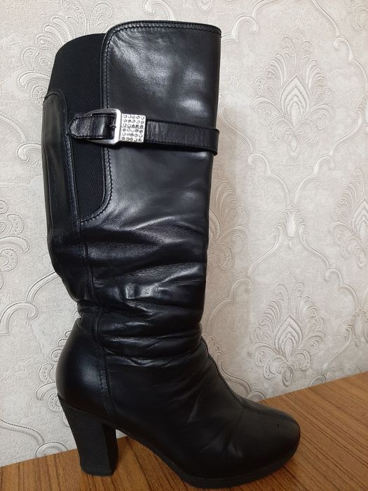 Продам женские  сапоги