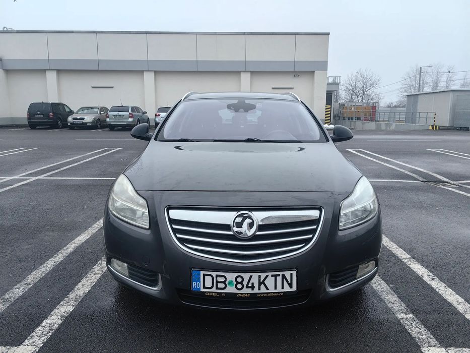 Opel Insignia Este în stare perfecta, accept orice test