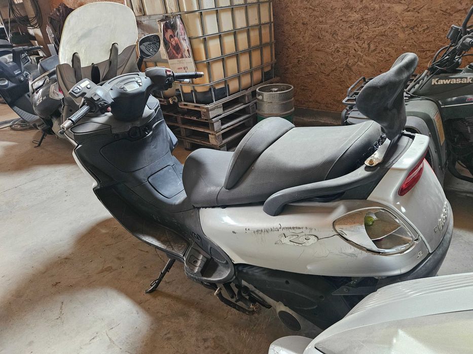 Vand patru scutere 125 cm3