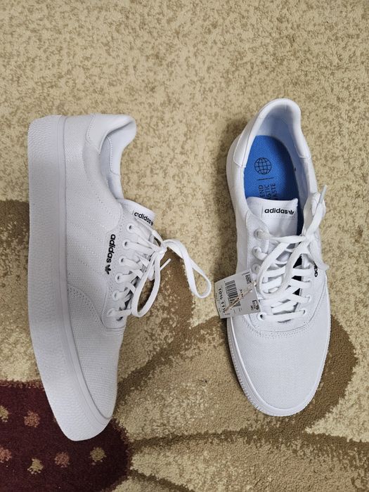 Кроссовки адидас белые