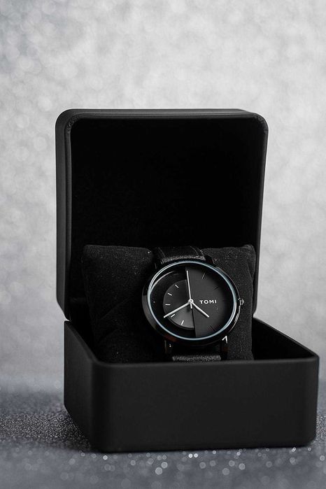 Дизайнерские часы TOMI