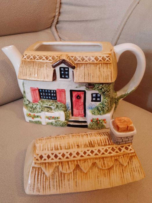 Порцеланов чайник "Къща"