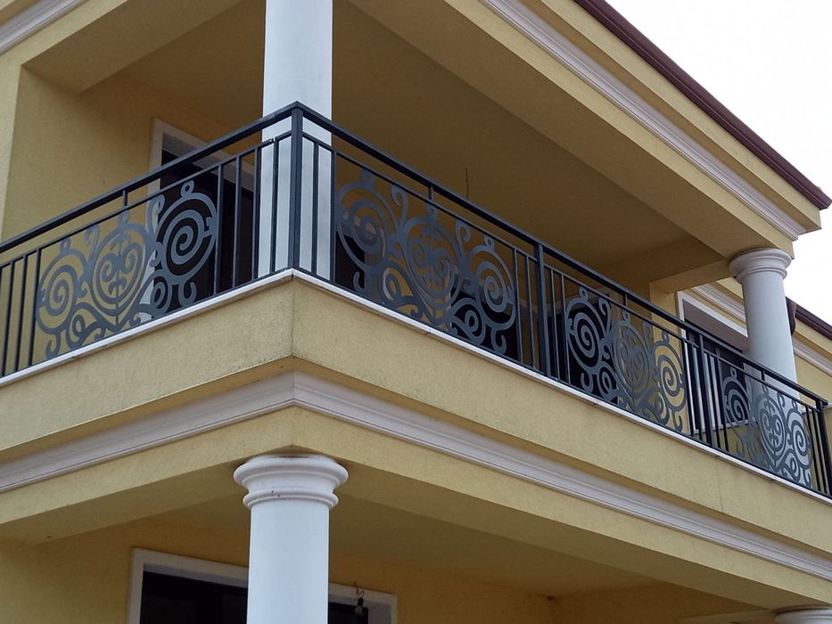 Парапети вити стълби