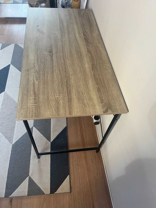 Бюро от Jysk в отлично състояние и без забележки.