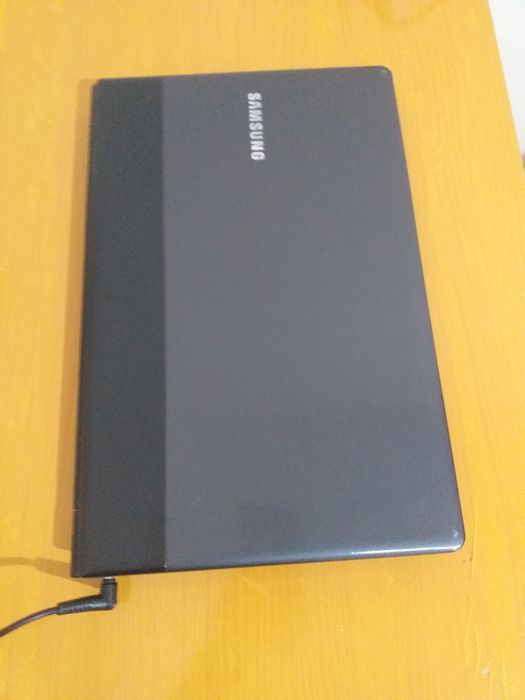 Samsung ноутбук СРОЧНО.