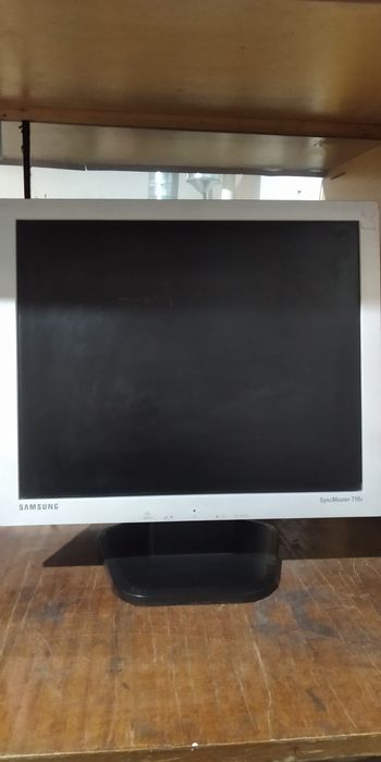 Монитор Самсунг 710v