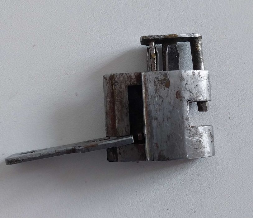 Продам        Замок