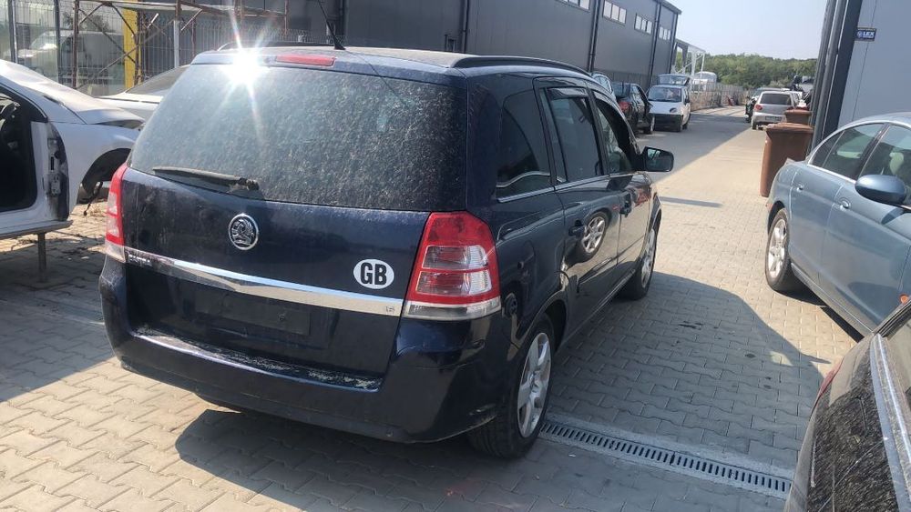 Dezmembram Opel Zafira 1.6 benzina an fabr 2011