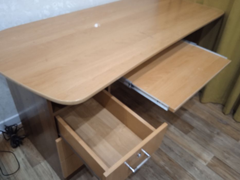 Продам письменный стол