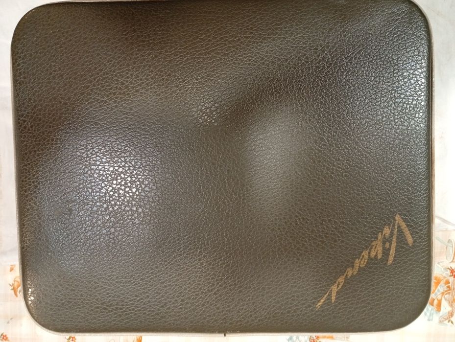 Продавам ретро грамофон „Емона“ с куфар