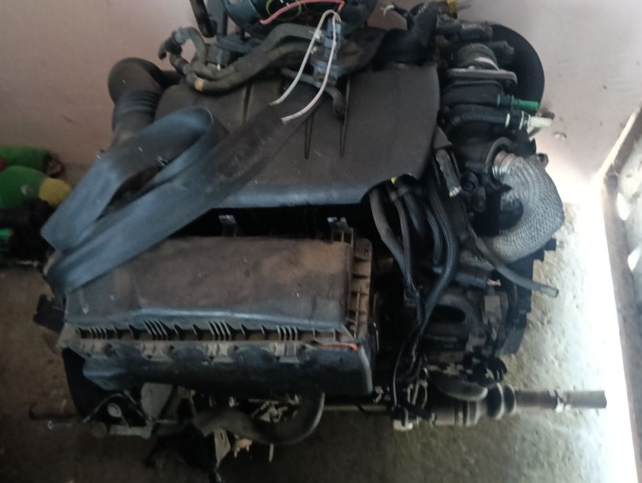 Vând  motor complect radiator baterie faruri Peugeot 307 1.6 disel