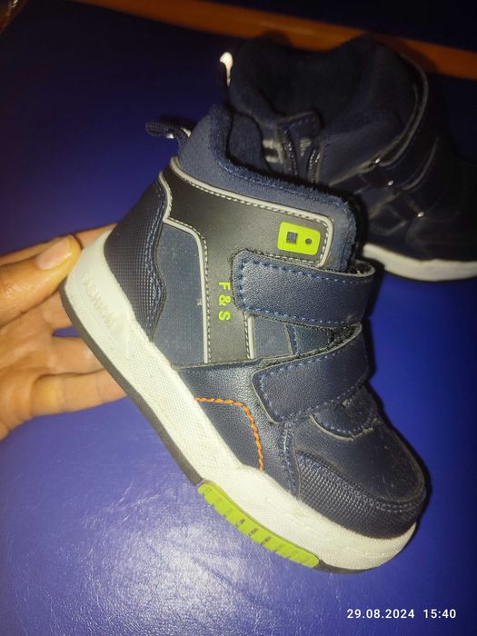 Демисезонные комбинезоны и ботинки на девочку и мальчика