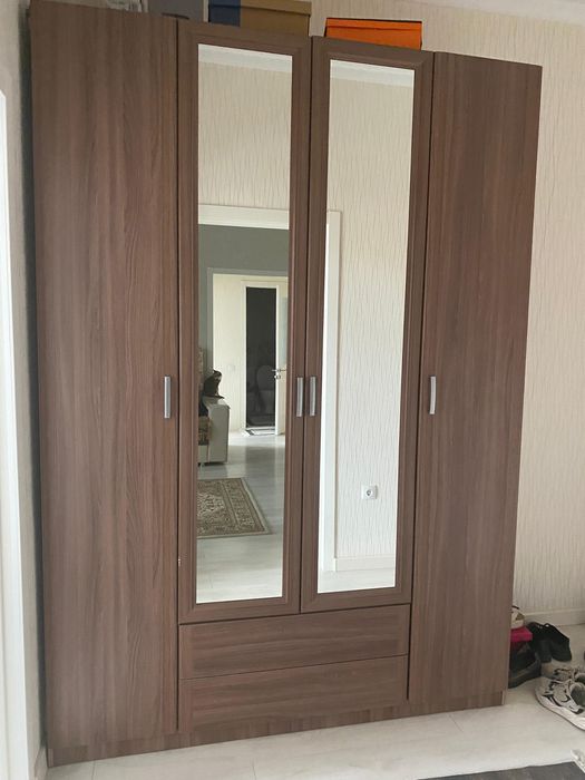 Шкаф плательный с полками